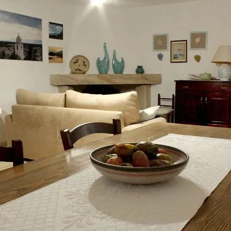 펜션 Di Campagna Vicino Al Mare 오로세